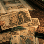 billet de banque france anciens et euros sur bureau